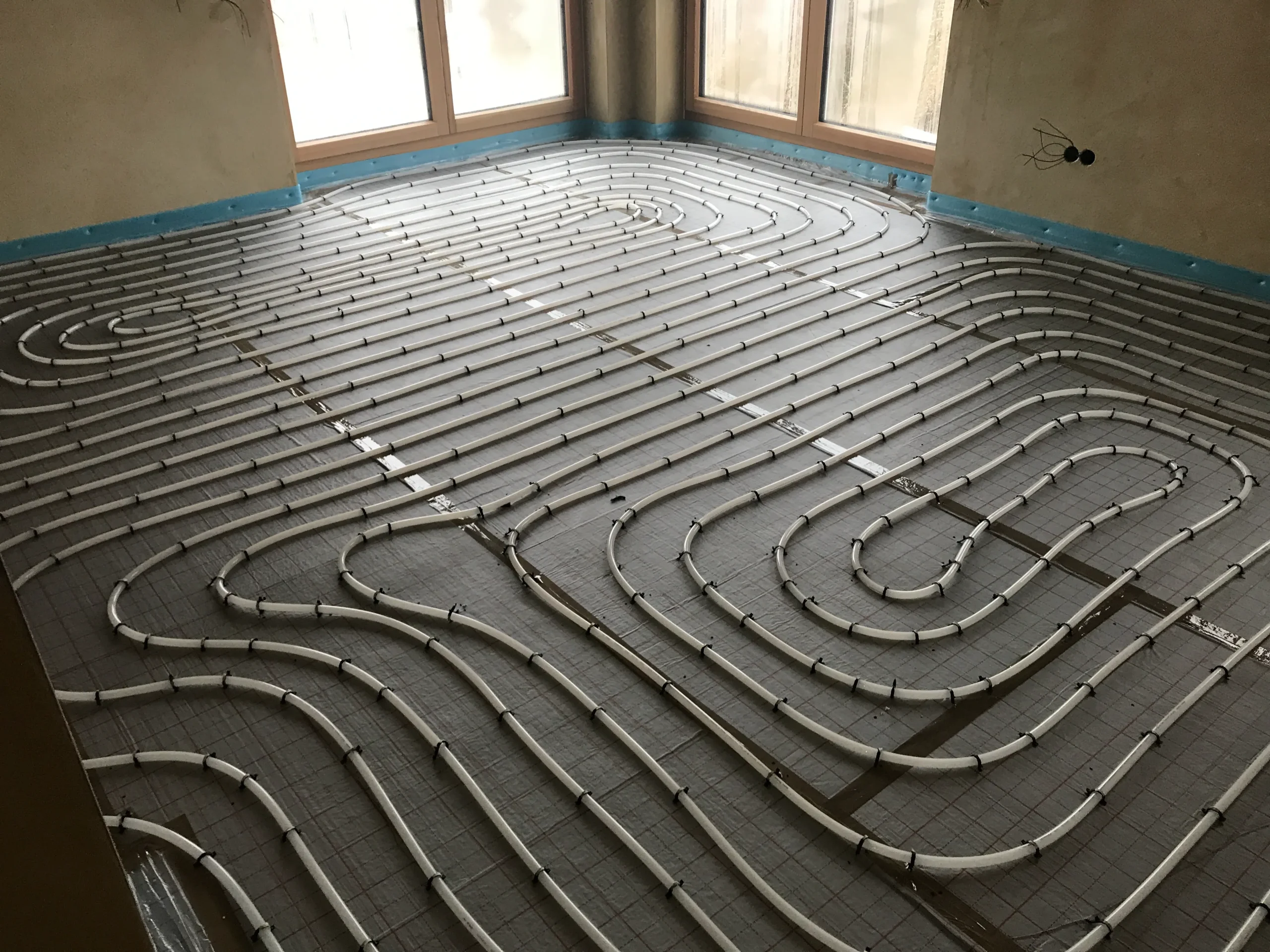 plancher chauffant rafraîchissant, chauffage sol réversible, installation PAC réversible sol, confort été hiver 77